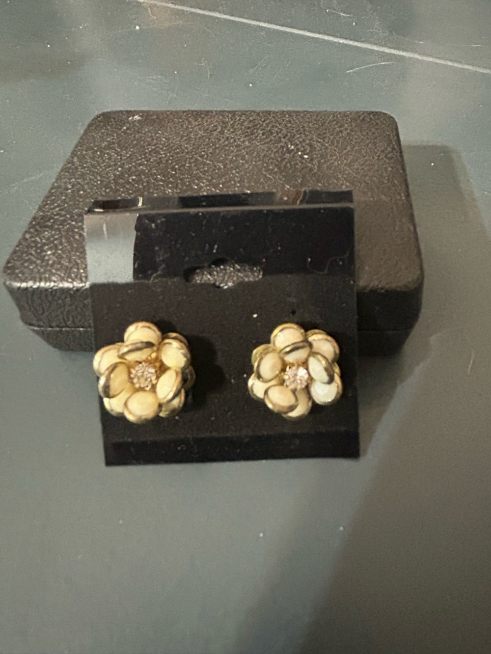 1950’s 60’s Floral Cluster Cream and Gold-Clip On Earrings